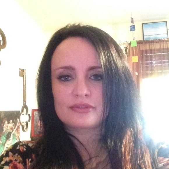 Meet your Posher, Cecily - Picture 3 of 4